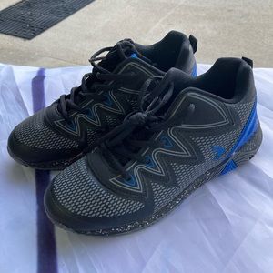 Boys tennis shoes Shaw